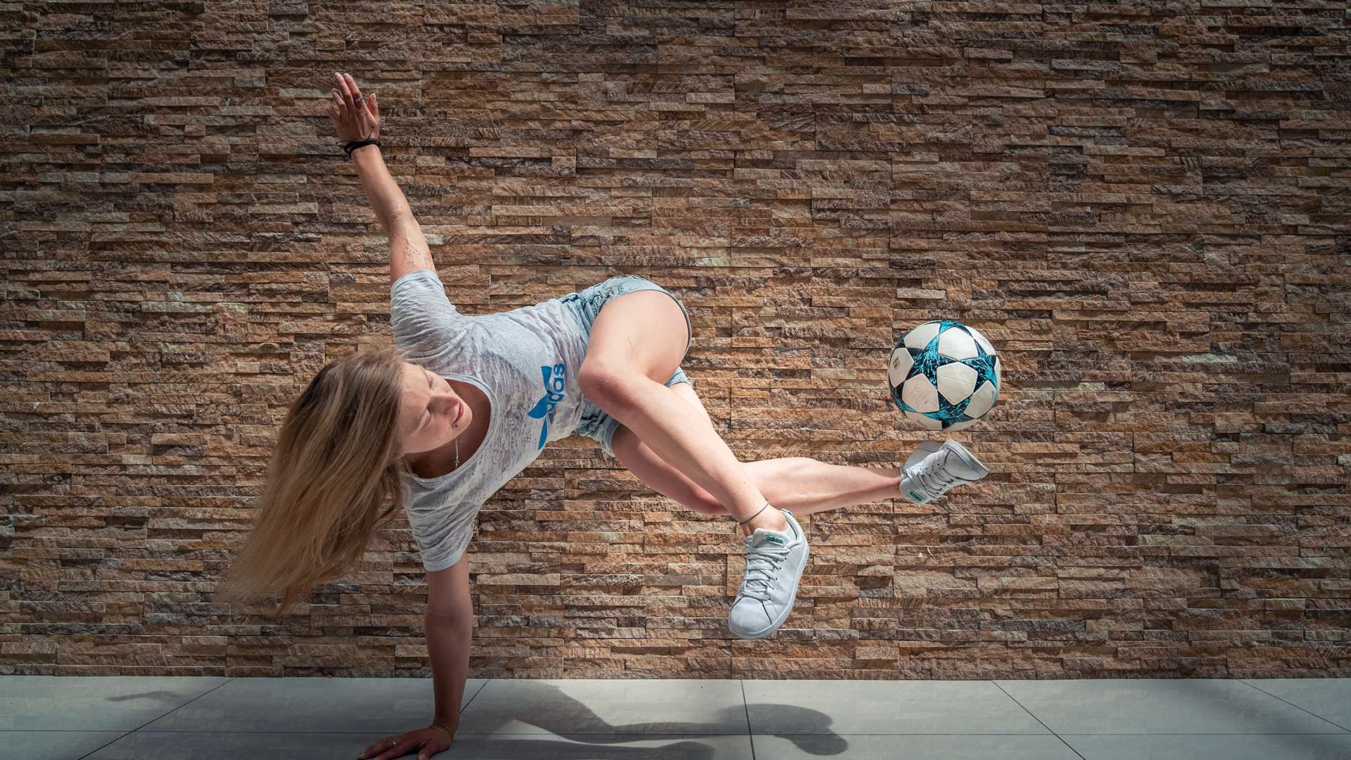 的現實是 的現實是