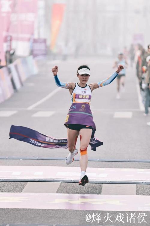 张德顺创中国女子10公里路跑最佳纪录 张德顺创中国女子10公里路跑最佳纪录